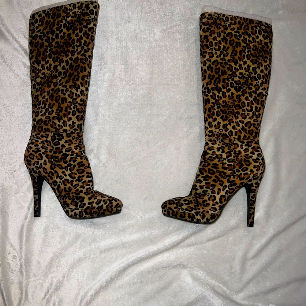 NEW Worthington Thigh High Cheetah Heeled Boots… Size 8.5M… NEW
